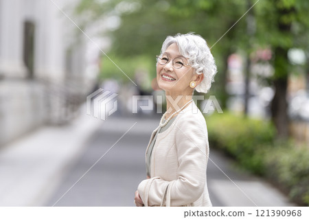 A smiling senior woman 121390968