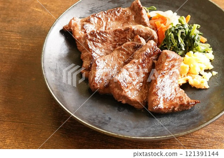 牛裙牛排 烤肉 牛肉 121391144