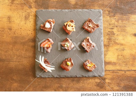 牛裙牛排,烤肉,牛肉,時尚的呈現 牛裙牛排,烤肉,牛肉,時尚的呈現 121391388