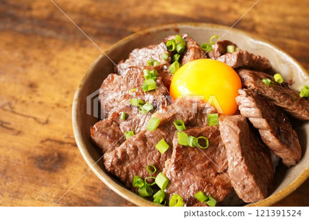 Delicious beef skirt rice bowl 121391524