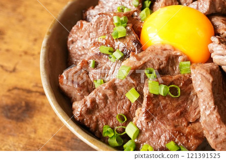 Delicious beef skirt rice bowl Delicious beef skirt rice bowl 121391525