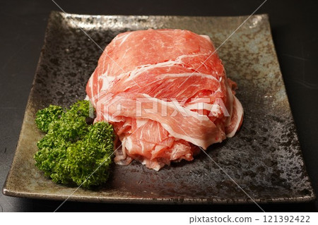 Sliced domestic pork offal 121392422