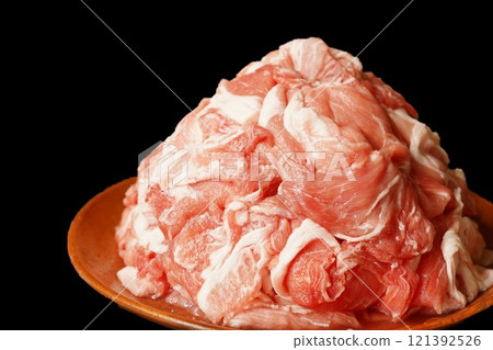 國產豬肉切成小塊 121392526