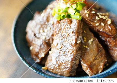 美味的牛裙牛排碗 121392729