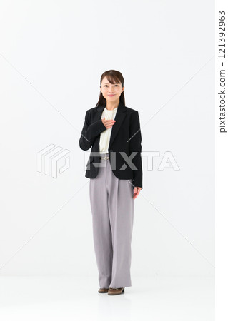 商務中年婦女全身 121392963