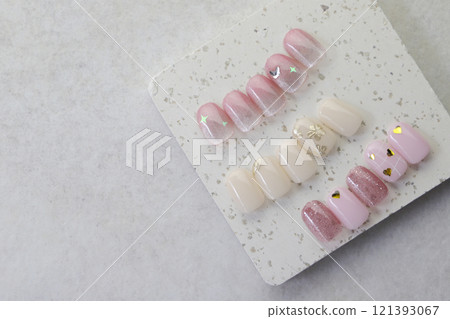 Nail tips 121393067