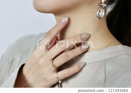 Women's nails 121393068