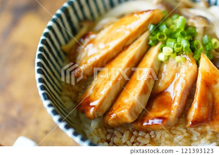 Thick domestic pork loin tonteki rice bowl 121393123