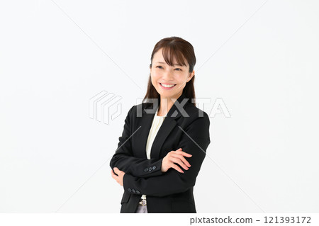 Business middle-aged woman with arms crossed 121393172