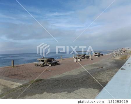 Blue sky and white clouds at Inage Beach and wooden bench with table Blue sky and white clouds at Inage Beach and wooden bench with table 121393619