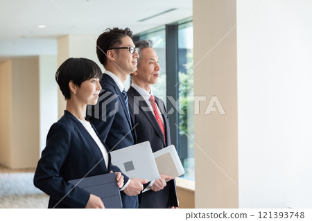 商務男人和女人的肖像 121393748