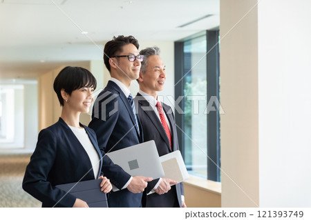 商務男人和女人的肖像 121393749