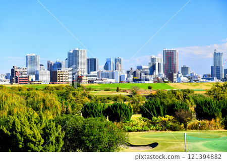 從赤羽高爾夫俱樂部附近眺望荒川對面的川口站 [2024.11] 121394882