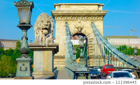 Széchenyi Chain Bridge and stone lions Széchenyi Chain Bridge and stone lions 121396445