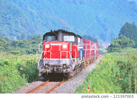 紀成本線運行的貨運列車 紀成本線運行的貨運列車 121397003