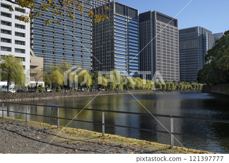 Imperial Palace and Gardens in central Tokyo, Japan. 121397777