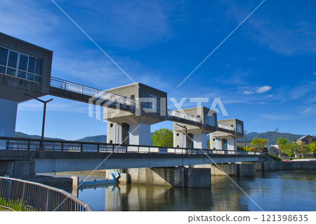 [Nagano Prefecture] Lake Suwa, Kamaguchi Water Gate 121398635