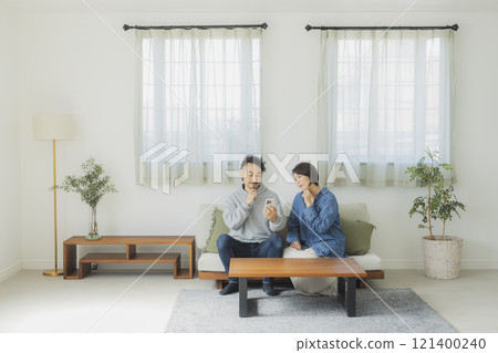 Living couple Living couple 121400240