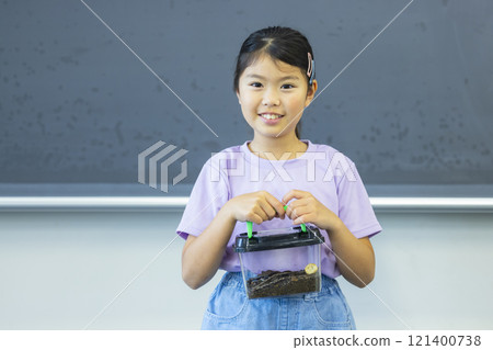 小學生觀察昆蟲籠 121400738