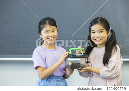 小學生觀察昆蟲籠 121400739