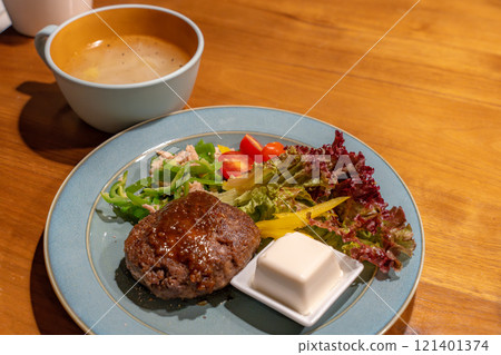 Delicious hamburger set meal Delicious hamburger set meal 121401374