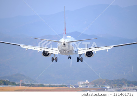 噴氣式飛機降落 噴氣式飛機降落 121401732