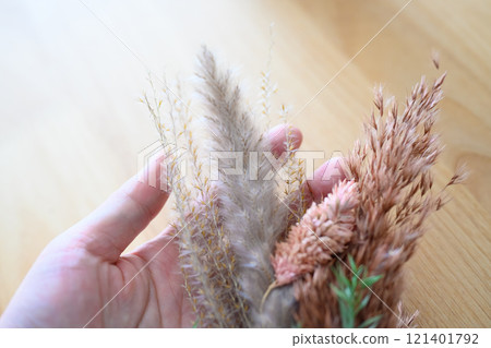 可愛的乾燥花 121401792