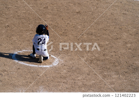 夢想成為職業棒球選手並努力奮鬥的棒球少年 121402223