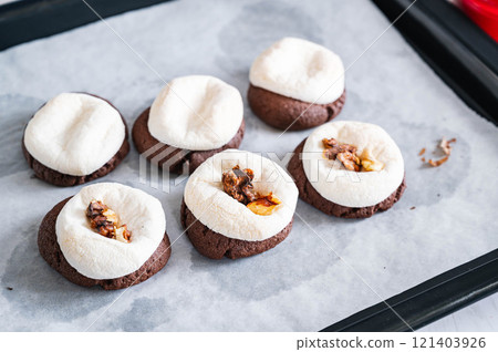 Marshmallow cookies topped with roasted nuts Marshmallow cookies topped with roasted nuts 121403926