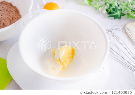 Butter and margarine in a bowl Butter and margarine in a bowl 121403930