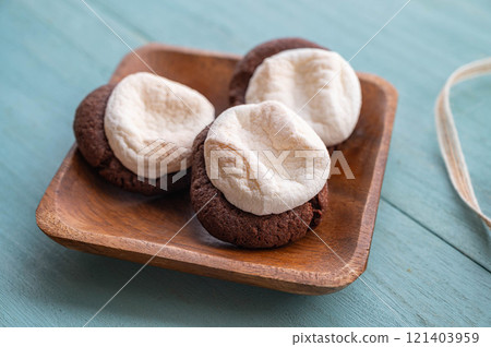 Homemade S'mores Cookies 121403959