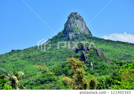 Natural scenery of mountains and forests 121405393