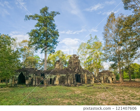 Banteay Bei Wat temple in Angkor, Cambodia 121407606