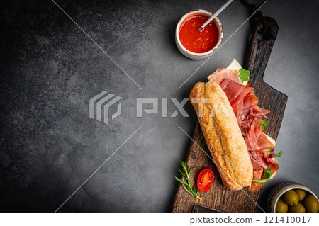 Grilled toast with jamon or prosciutto 121410017