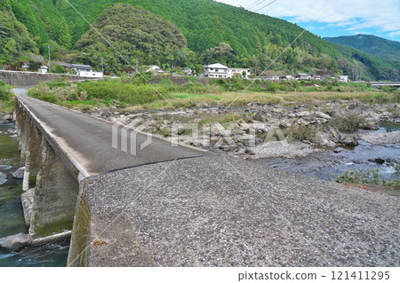 [Kamimiya Submerged Bridge (Shimanto River)] Kamimiya, Shimanto-cho, Takaoka-gun, Kochi Prefecture 121411295