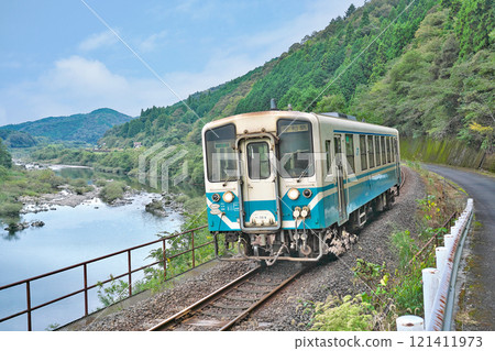 【予土線（木葉32型）】拍照地點：高知縣高岡郡四萬十町廣瀨市 121411973