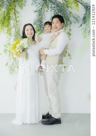 Family photo 121412924