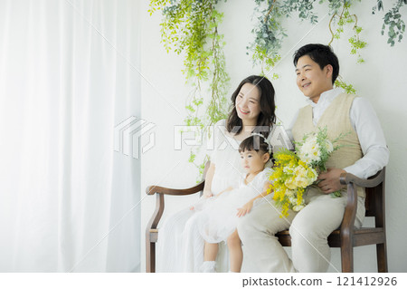 Family photo 121412926