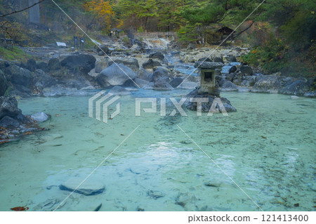 群馬縣草津町草津溫泉西之河原公園風景 121413400