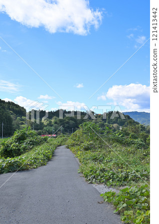 Countryside scenery along the Usune River in early autumn, Numata City Countryside scenery along the Usune River in early autumn, Numata City 121413442