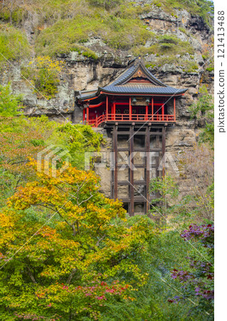 Autumn scenery at Shakusonji Temple, Mount Nunobiki, Komoro City, Nagano Prefecture Autumn scenery at Shakusonji Temple, Mount Nunobiki, Komoro City, Nagano Prefecture 121413488