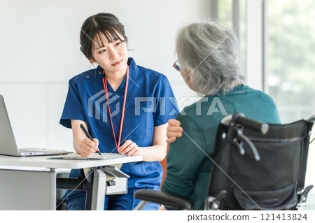 Elderly people and senior women suffering from stiff shoulders and shoulder pain and orthopedic doctors, nurses, and caregivers working in nursing homes and hospitals 121413824