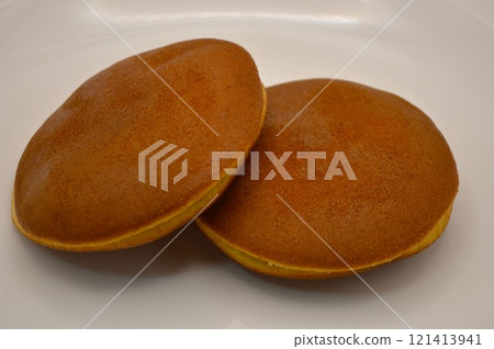 Dorayaki (dōrayaki) served on a white plate Dorayaki (dōrayaki) served on a white plate 121413941
