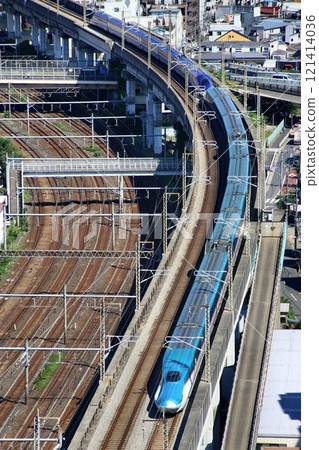 From Tokyo to Mutsu and Hokkaido... Tohoku and Hokkaido Shinkansen [E5 and H5 Series] 121414036