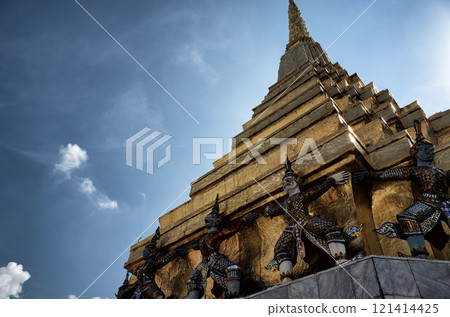 Thai temple Wat Phra Kaew 121414425