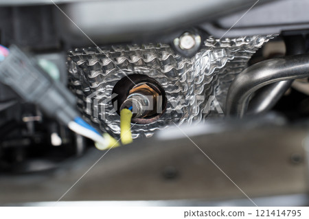 O2 sensor in engine compartment 121414795