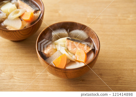 Sanpei soup with lots of ingredients Sanpei soup with lots of ingredients 121414898
