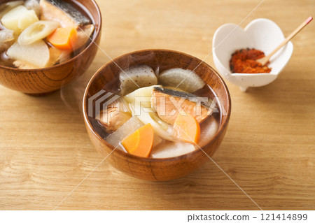 Sanpei soup with lots of ingredients Sanpei soup with lots of ingredients 121414899