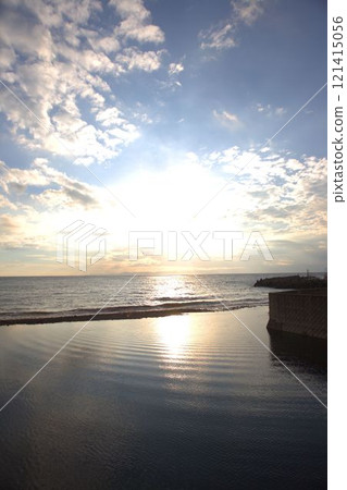 在海上日落 121415056