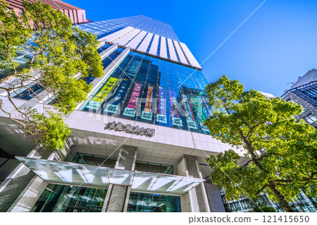 年底的日本東京城市景觀。大手町商業區。讀賣新聞等的觀點 121415650